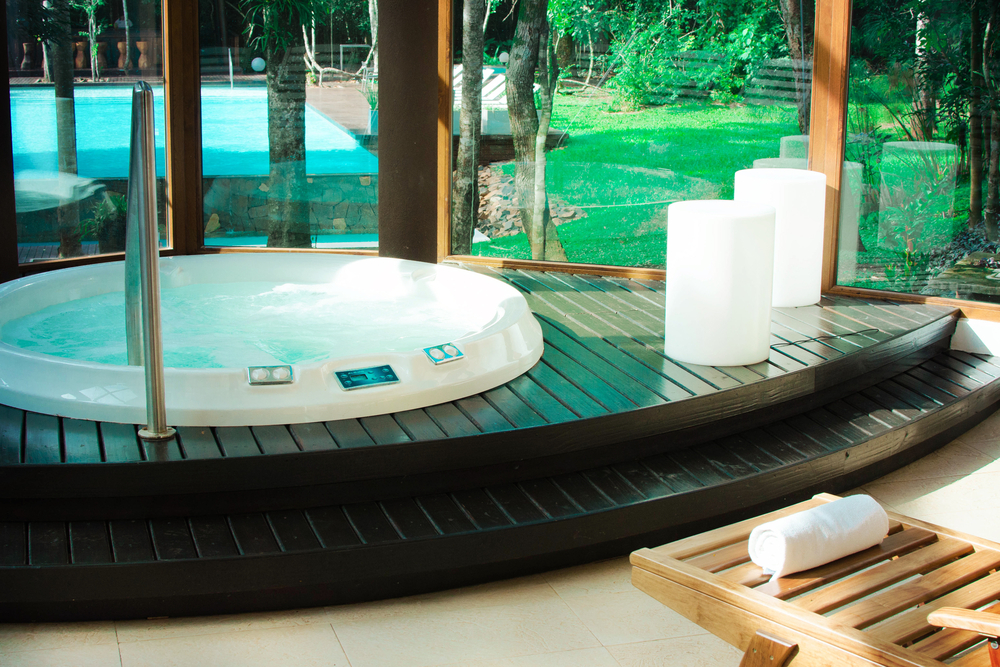 Sauna, jacuzzi i&nbsp;tężnia solna – jak wykorzystać weekend na&nbsp;pełną regenerację?